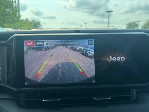Used 2025 Jeep Wrangler Unlimited Rubicon 4xe AWD/4WD image 33