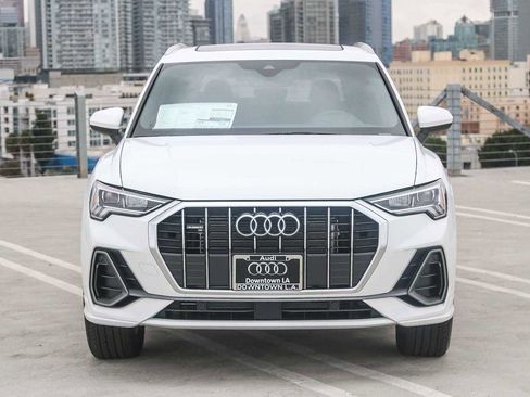 Used 2025 Audi Q3 2.0T Premium w/ Convenience Package AWD/4WD image 2