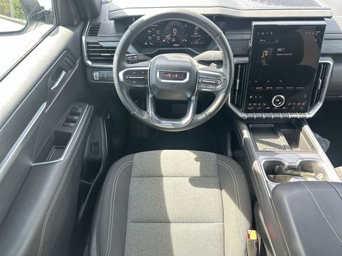 Used 2025 GMC Acadia Elevation image 17