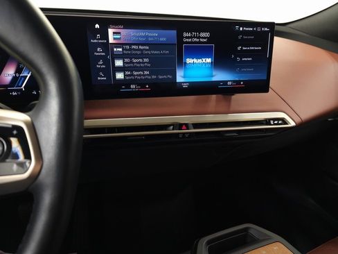 Used 2023 BMW iX xDrive50 w/ Premium Package image 27