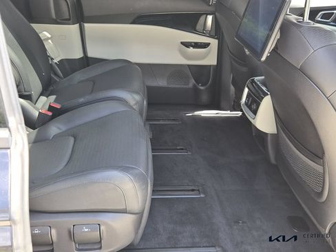 Certified 2022 Kia Carnival SX Prestige FWD image 17
