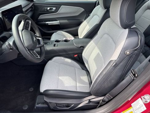 Used 2025 Ford Mustang Coupe RWD image 13