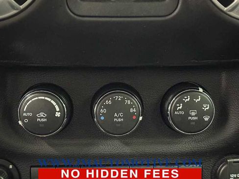 Used 2017 Jeep Wrangler Unlimited Rubicon image 37