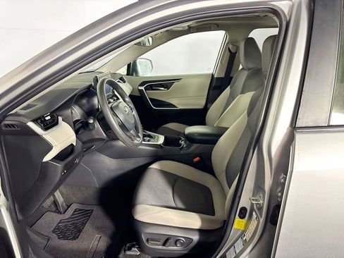 Used 2022 Toyota RAV4 XLE image 11
