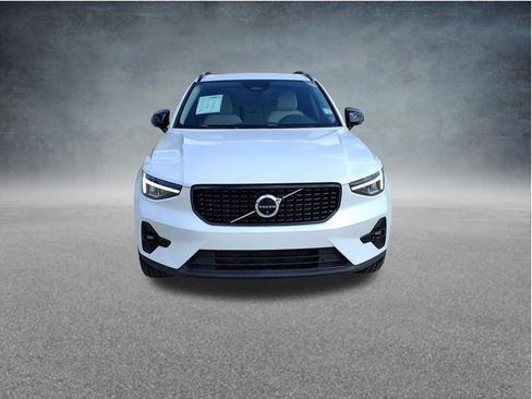 Certified 2023 Volvo XC40 B5 Plus w/ Protection Package Premier AWD/4WD image 3