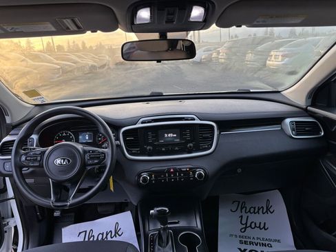 Used 2017 Kia Sorento LX image 12