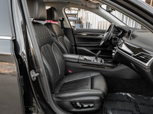 Used 2021 BMW 750i xDrive image 37