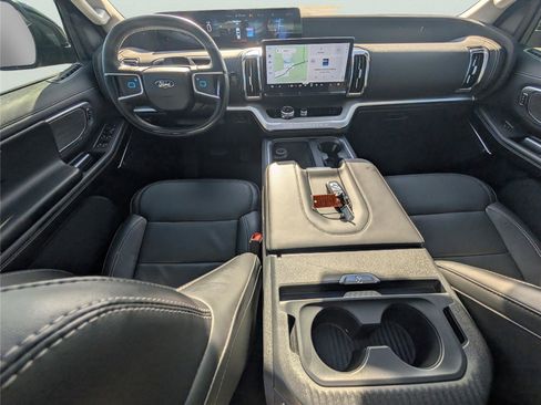 Used 2025 Ford Expedition Platinum image 26