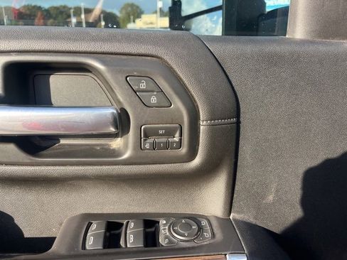 Used 2021 Chevrolet Silverado 2500 High Country w/ Technology Package image 13