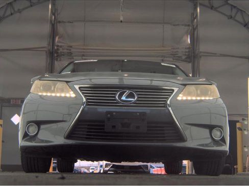 Used 2013 Lexus ES 350 3.5L V6 4DR SEDAN w/ Luxury Pkg image 3