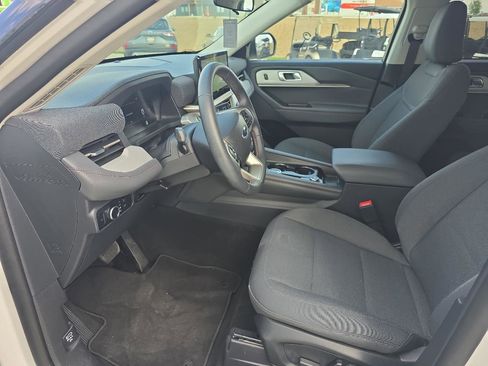 Used 2025 Ford Explorer Active AWD/4WD image 23