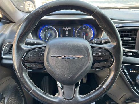 Used 2020 Chrysler Pacifica Touring w/ S Appearance Package FWD image 15
