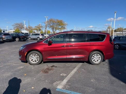 Used 2020 Chrysler Pacifica Touring-L image 4