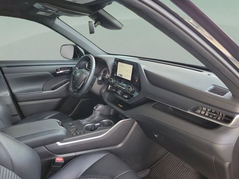Used 2023 Toyota Highlander XSE FWD image 27