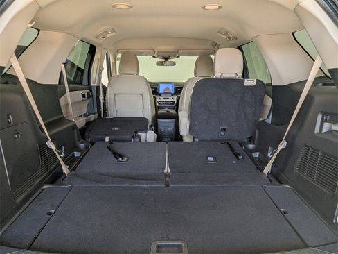 Used 2023 Ford Explorer XLT image 26