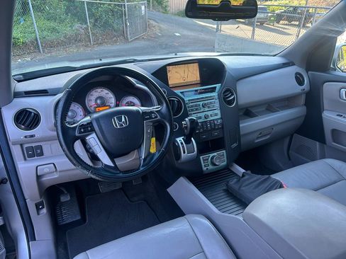 Used 2011 Honda Pilot Touring image 16