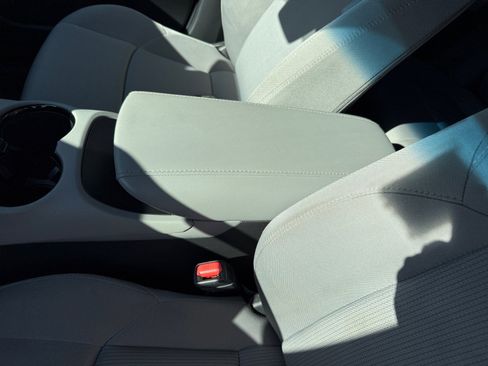 Used 2022 Toyota Venza image 14