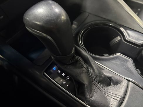 Used 2018 Toyota Camry SE image 24