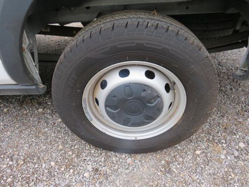 Used 2019 Ford Transit 250 148 Low Roof RWD image 38