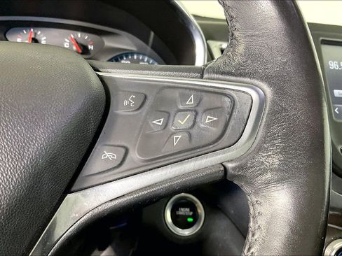 Used 2018 Chevrolet Equinox LT image 28