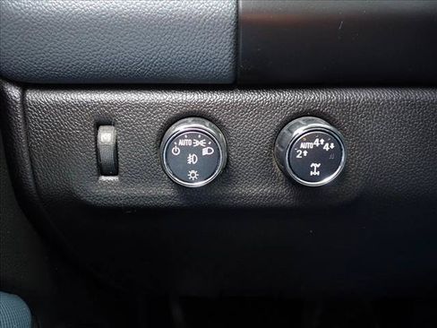 Used 2017 Chevrolet Colorado Z71 AWD/4WD image 22