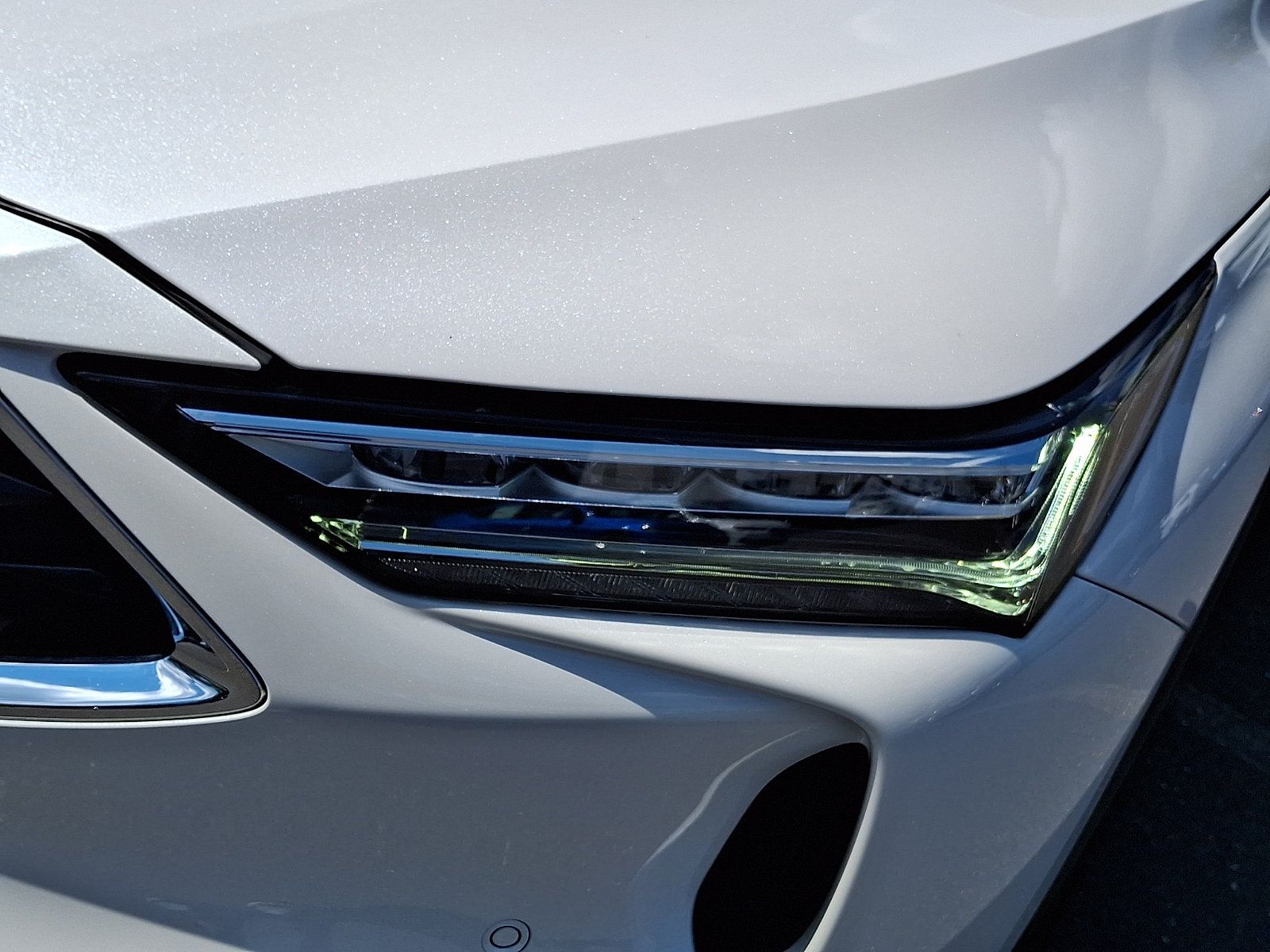 Certified 2024 Acura MDX w/ Technology Package AWD/4WD image 9