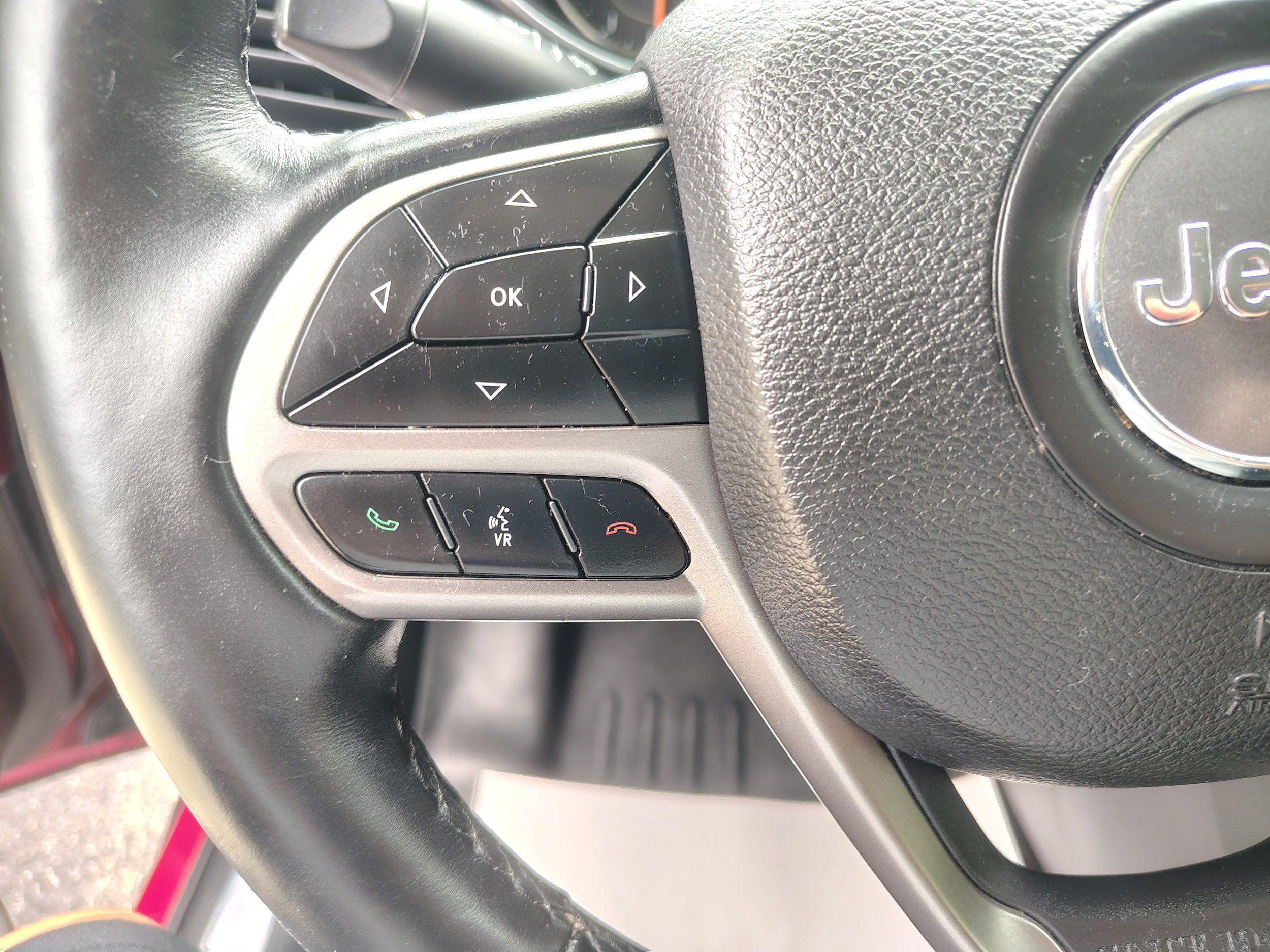 Used 2019 Jeep Cherokee Limited AWD/4WD image 31