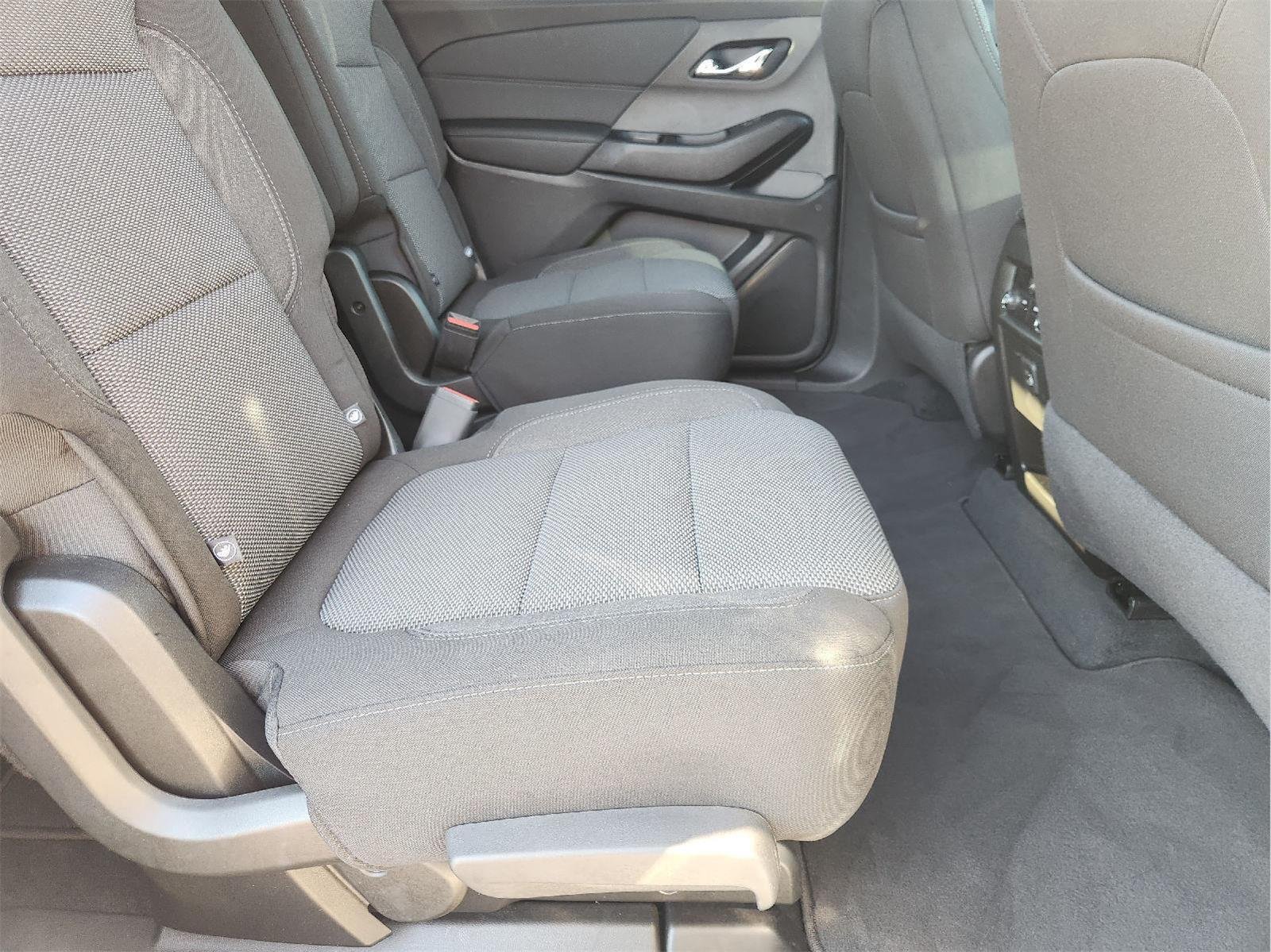 Used 2023 Chevrolet Traverse LT FWD image 32