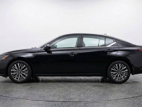Used 2025 Nissan Altima 2.5 SV FWD image 5