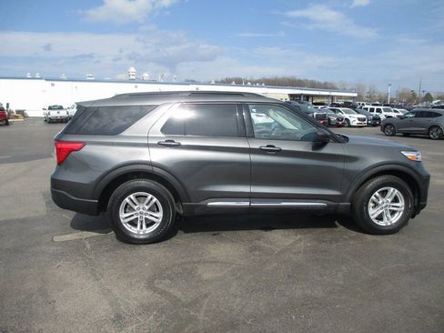 Used 2020 Ford Explorer XLT w/ Comfort Package image 3