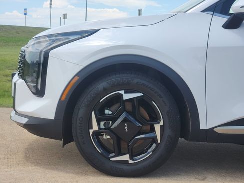 Used 2026 Kia Sportage EX FWD image 13