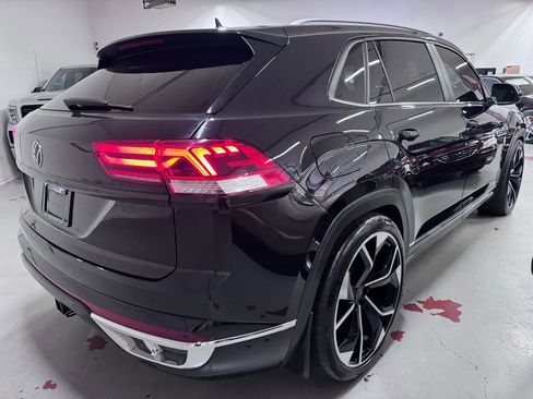 Used 2021 Volkswagen Atlas Cross Sport SE w/ Panoramic Sunroof Package image 3