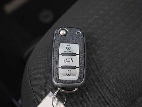Used 2016 Volkswagen Jetta SE FWD image 28