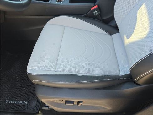 New 2026 Volkswagen Tiguan SE image 14