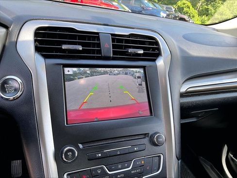 Used 2017 Ford Fusion SE w/ Fusion SE Technology Package AWD/4WD image 16