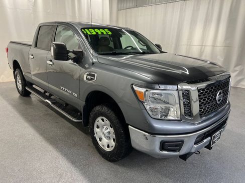 Used 2017 Nissan Titan SV AWD/4WD image 3