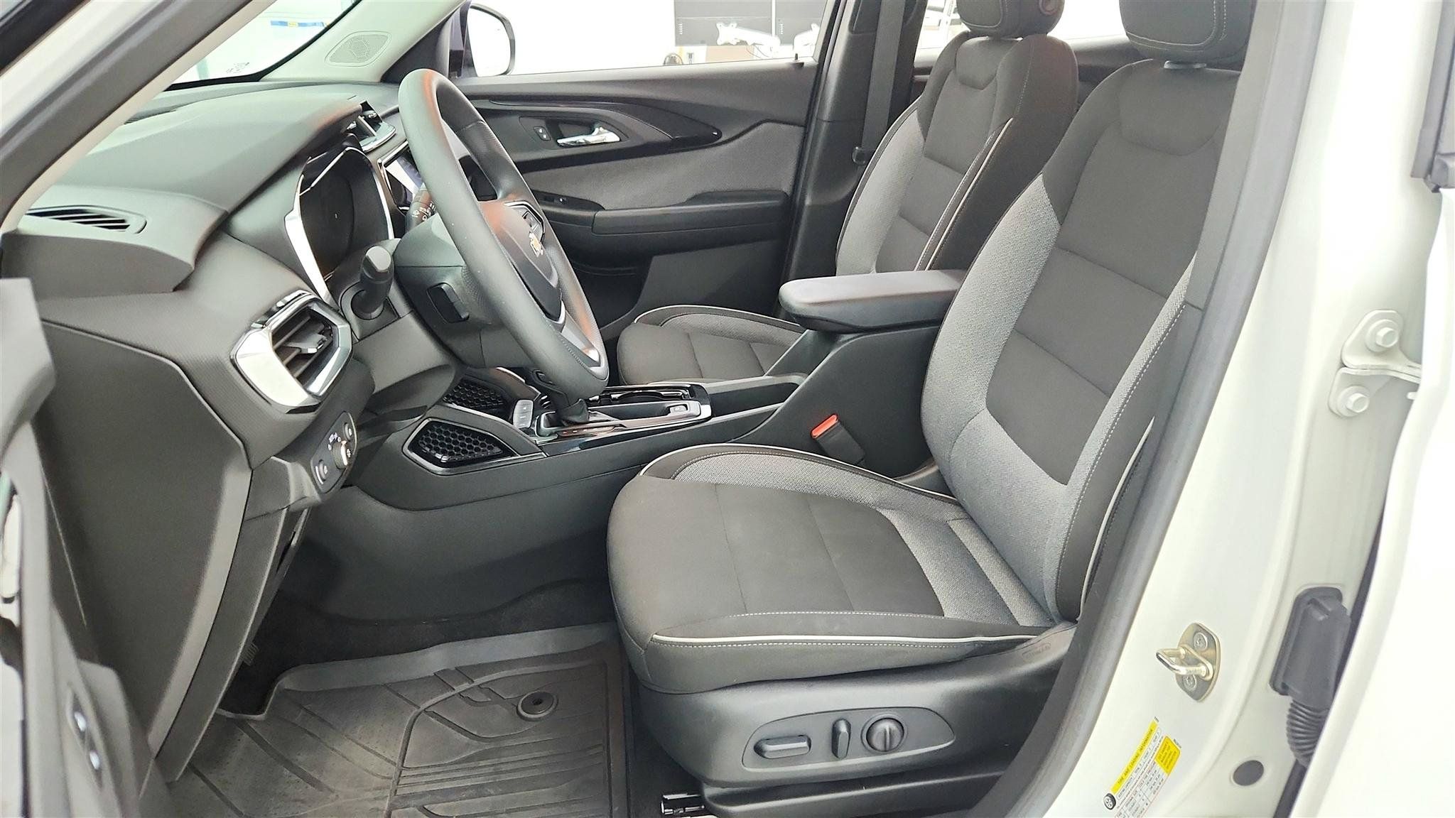 Used 2023 Chevrolet TrailBlazer LT w/ Convenience Package FWD image 10