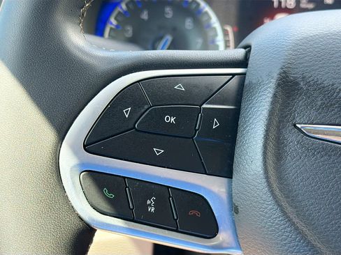 Used 2023 Chrysler Pacifica Touring-L FWD image 36