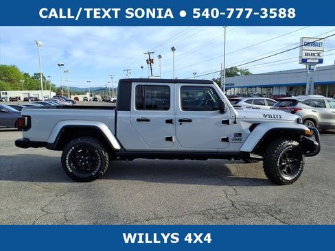 Used 2022 Jeep Gladiator Sport AWD/4WD image 2