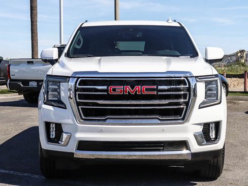 Used 2024 GMC Yukon XL SLT image 2