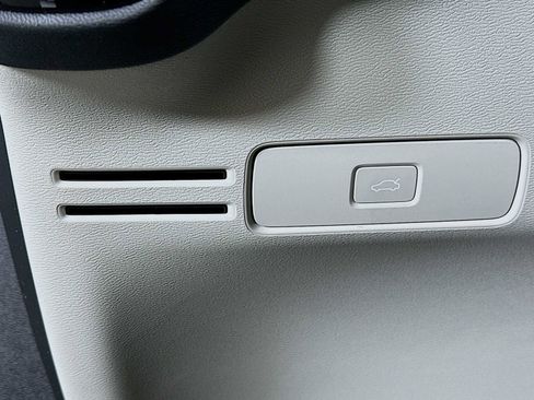 New 2026 Volvo XC40 B5 Plus w/ Protection Package Premier AWD/4WD image 10