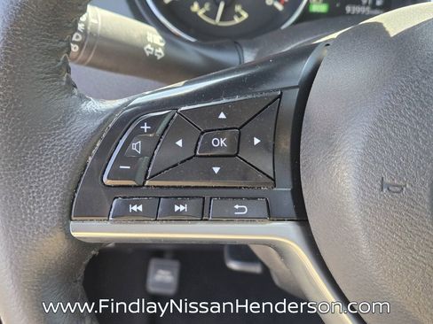 Used 2020 Nissan Rogue SV FWD image 22