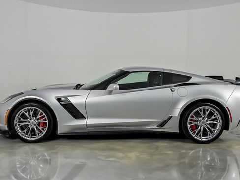 Used 2016 Chevrolet Corvette Z06 w/ 3LZ Preferred Equipment Group RWD image 8