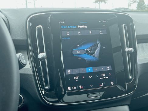 Certified 2023 Volvo XC40 B5 Ultimate w/ Protection Package Premier image 21