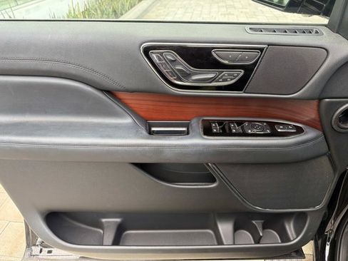 Used 2022 Lincoln Navigator Reserve RWD image 11