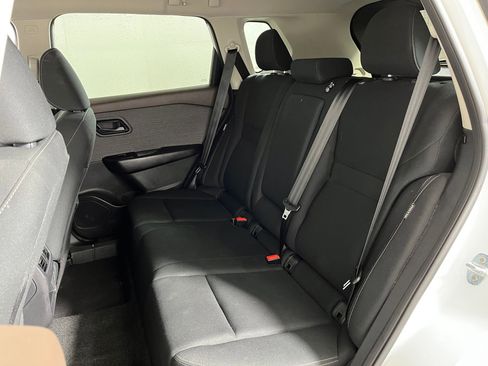 Used 2023 Nissan Rogue S image 12