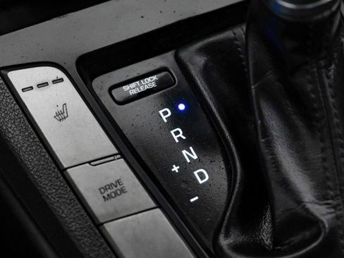 Used 2017 Hyundai Elantra Limited image 23