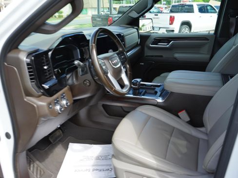 Used 2024 GMC Sierra 1500 SLT w/ SLT Premium Package AWD/4WD image 10