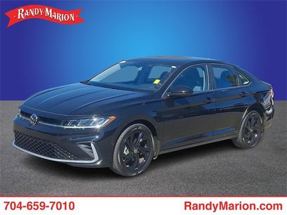 Used 2025 Volkswagen Jetta SE w/ Sunroof Package