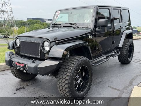 Used 2012 Jeep Wrangler Unlimited Sahara w/ Max Tow Pkg AWD/4WD image 6